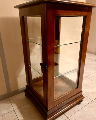 Vetrina in arte, povera