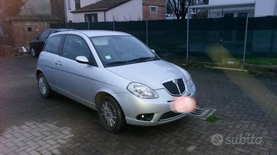 Lancia Ypsilon incidentata