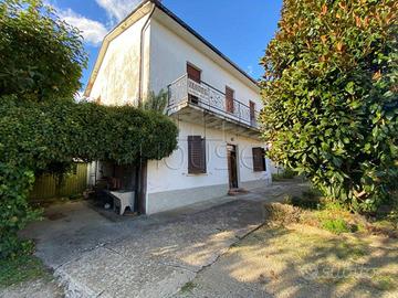 Casa indipendente di 135 m² con 3 locali e posto a