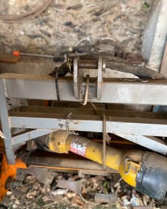 Fresa deleks spostamento idraulico