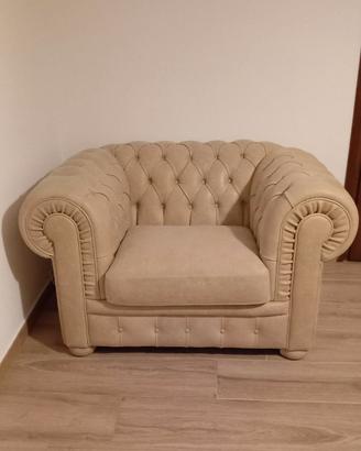 Poltrona chesterfield.
