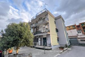 3 LOCALI A TORRE DEL GRECO