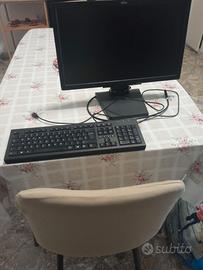Monitor completo di tastiera