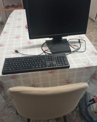 Monitor completo di tastiera