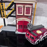 Stazione dei portieri con il camion giocattolo