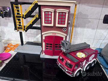 Stazione dei portieri con il camion giocattolo