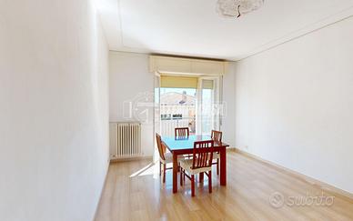 Secondo piano con balconi, cantina e garage