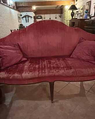 Divano del 700 in noce