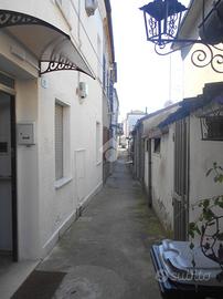 3 LOCALI A COMACCHIO