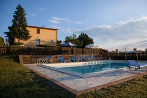 Villa di 280 m² con più di 5 locali a Casole d'Els