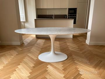 Tavolo MVSEVM 769 Tulip Saarinen in marmo
