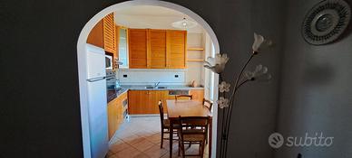 Cucina con ante in  massello di pioppo