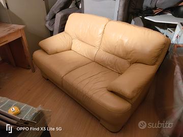 Divano in pelle giallo