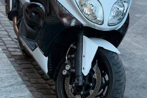 Yamaha t max white max