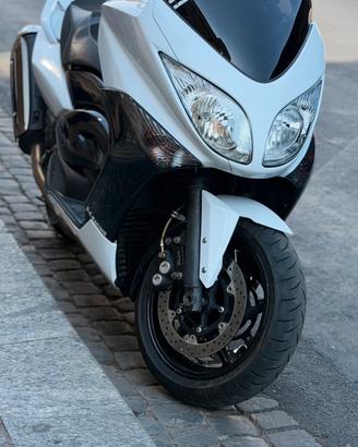 Yamaha t max white max