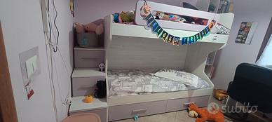 Letto a ponte e libreria