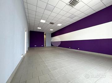 NEGOZIO A IVREA