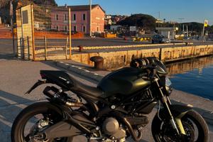 Monster 696 verde opaco