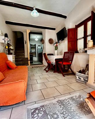 Semindipendente bilivelli con cortile