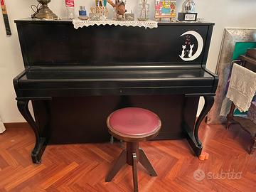 Pianoforte verticale e sgabello