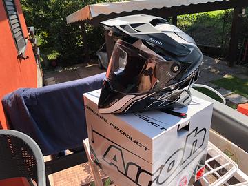 Casco airoh commander