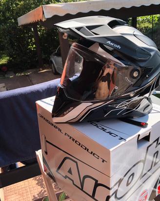 Casco airoh commander