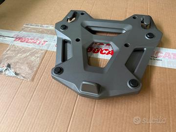 Piastra ducati performance top case