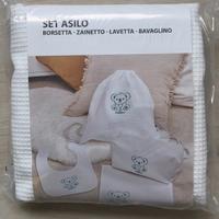Set bambino per l’asilo pampers