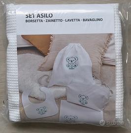 Set bambino per l’asilo pampers
