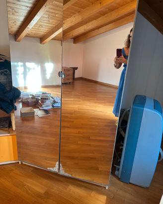 MOBILE IKEA CON ANTE A SPECCHIO