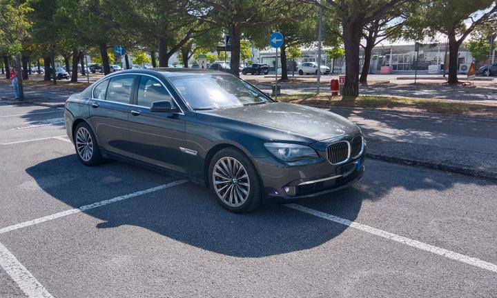 BMW 750i xdrive