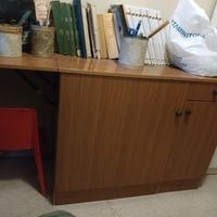 Mobili e oggetti vari.