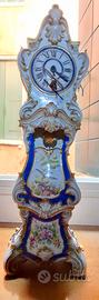 Orologio in porcellana policroma