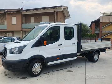 FORD TRANSIT CON GANCIO TRAINO