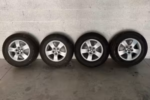Treno Cerchi più gomme 215/70 r15 Daihatsu Terios