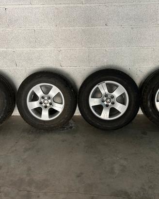 Treno Cerchi più gomme 215/70 r15 Daihatsu Terios