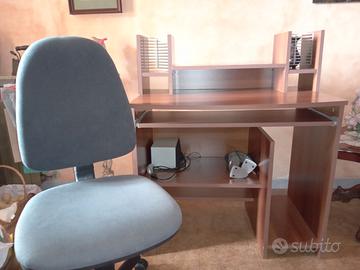 scrivania e porta pc 