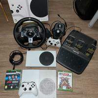 Xbox series s con volante e pedali da corsa