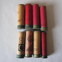 Vecchie cartucce da caccia vintage in cartone vuot