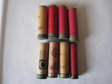 Vecchie cartucce da caccia vintage in cartone vuot