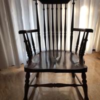 Sedia a dondolo vintage in legno massello