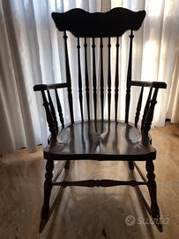 Sedia a dondolo vintage in legno massello