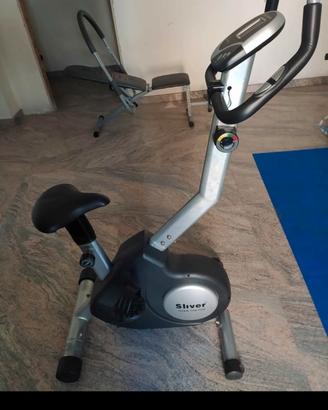 cyclette piu panca addominali, piu pesi tappeto e 