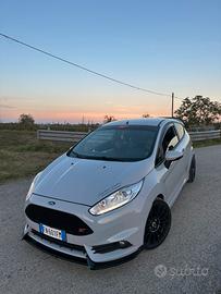 Ford fiesta st200