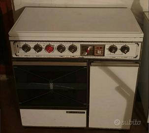 Cucina con forno a gas vintage Indesit 