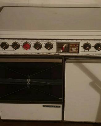 Cucina con forno a gas vintage Indesit 