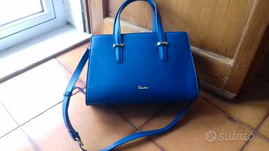 Borsa da donna a mano con tracolla