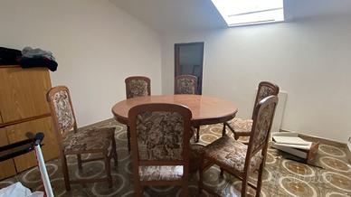 Tavolo in legno massello con 6 sedie