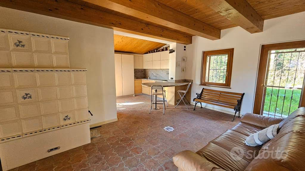 Villa di 190 m² con più di 5 locali e box auto a G - Vista 4