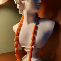 Collana in materiale pregiato 